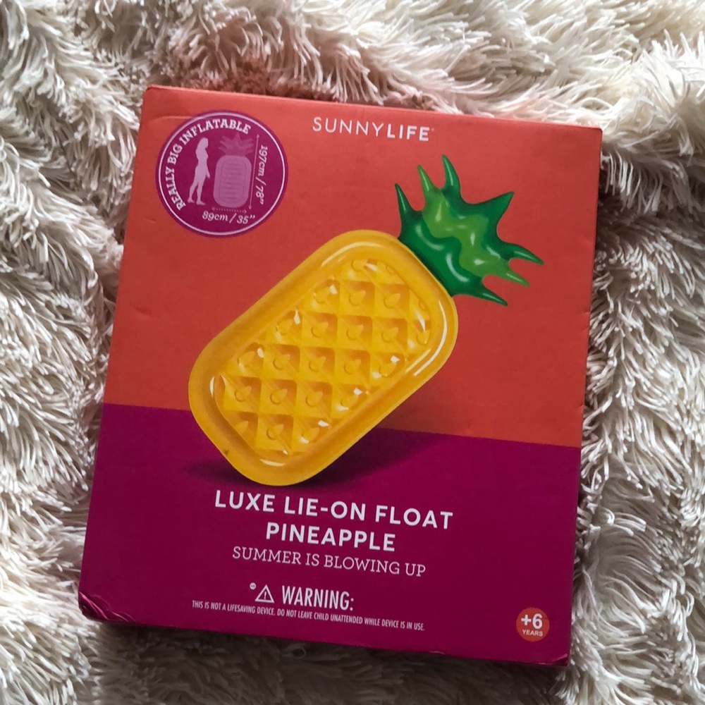 Sunny Life Luxe Lie On Float Pineapple